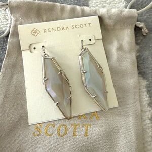 BNWT Kendra Scott Bexley earrings